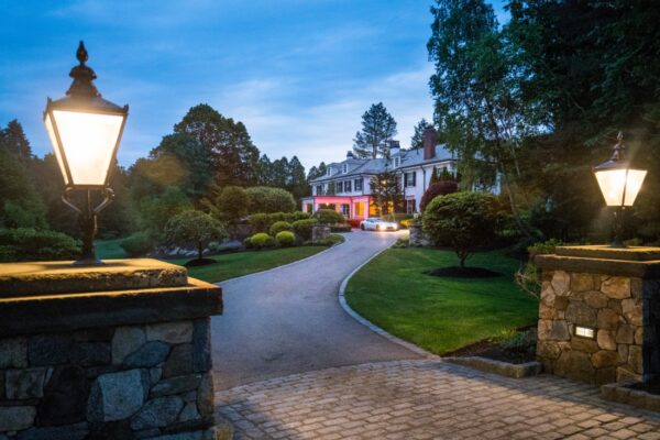 Landscape Lighting Installation: Illuminate Your Yard with Style and Function Landscape Lighting Installation: Illuminate Your Yard with Style and Function