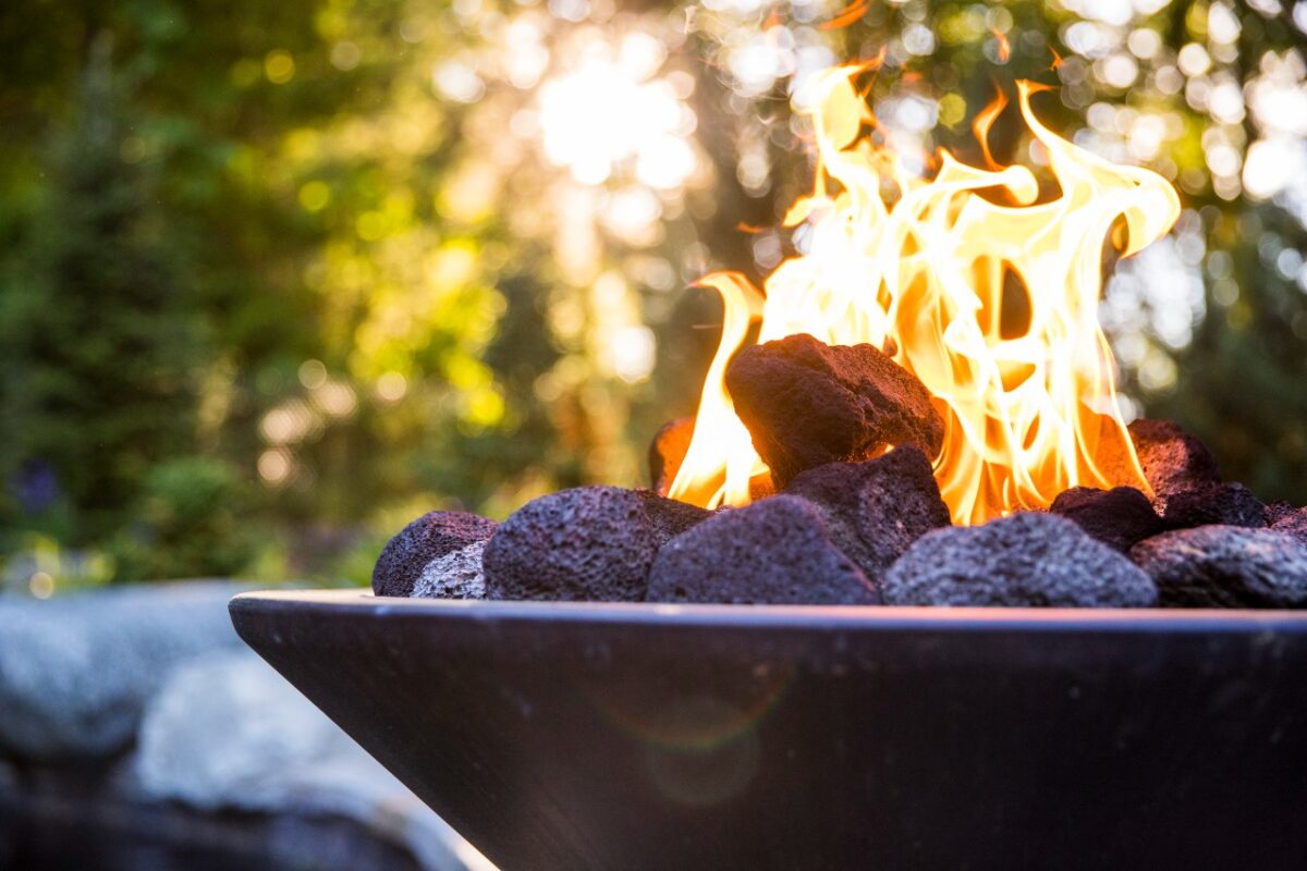 Outdoor Fire Pit Ideas: Transform Your Backyard Into a Cozy Gathering Space